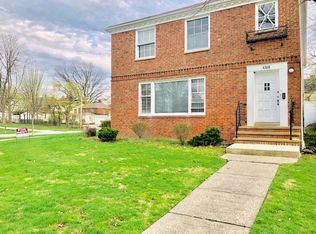 4368 Baintree Rd, University Heights, OH 44118