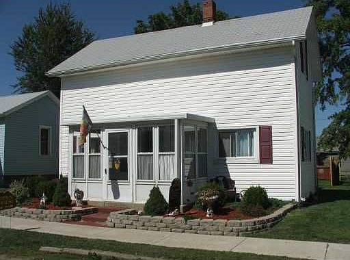 1st image of 132 W Poplar St