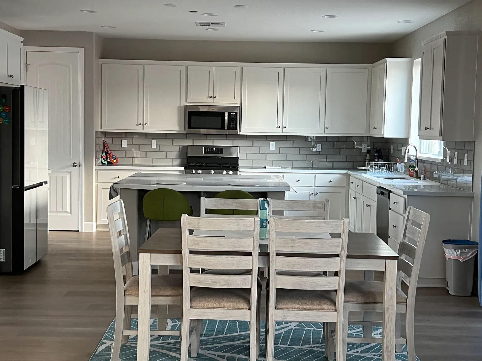 4 bed, 2900 sqft, $3,750 — Photo 4