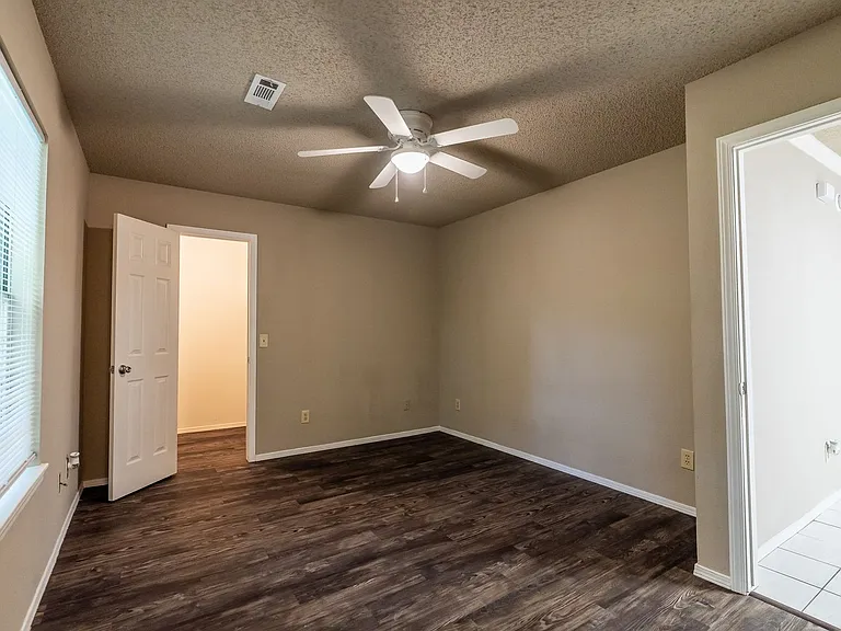 572 S Dockery Ln — Photo 6
