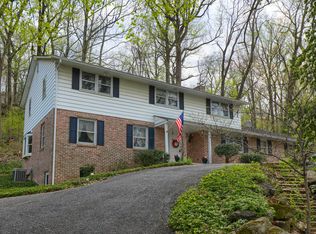2594 Spring Valley Rd, Lancaster, PA 17601