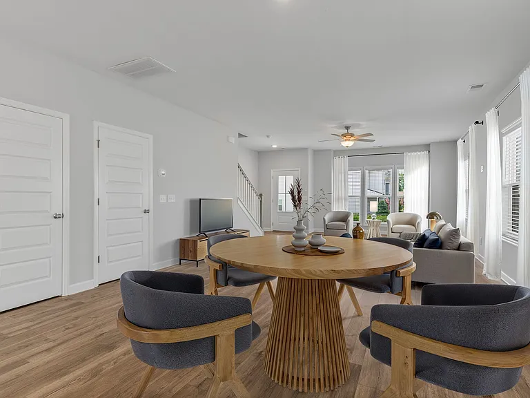 165 Harvard Dr — Photo 10