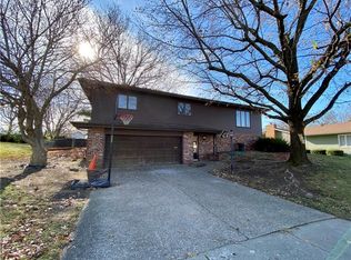 986 W Karen Dr, Decatur, IL 62526