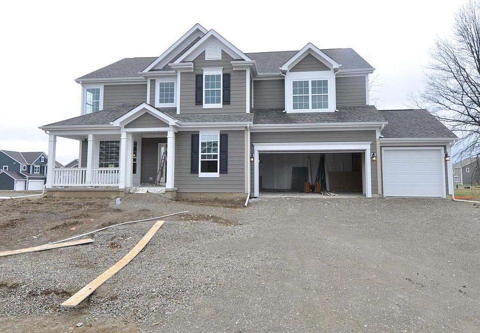 Located on 0099 in Meadowmoore in Pickerington, OH