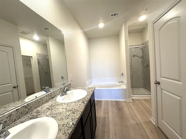 1001 Riverdale Cv — Photo 6