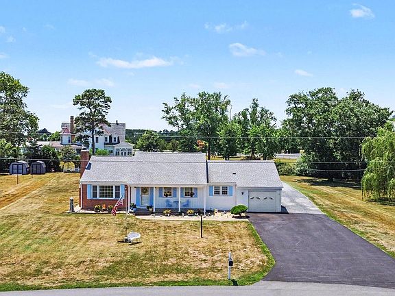 3rd image of 21768 Maple Dr
