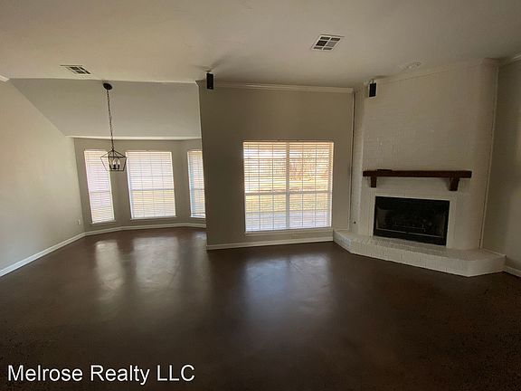 4th image of 1305 SW 123rd St