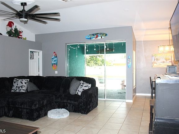 5th image of 238 SW 39th St
