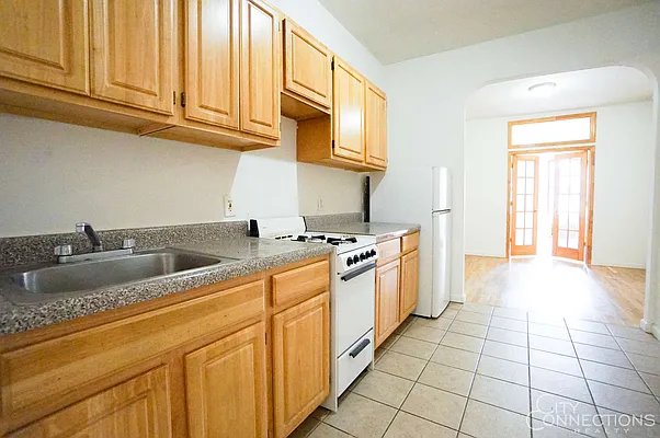 Rented by City Connections Realty | media 28