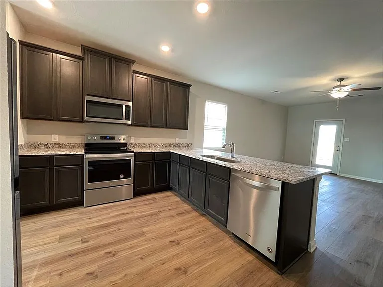 508 Republic Dr — Photo 4
