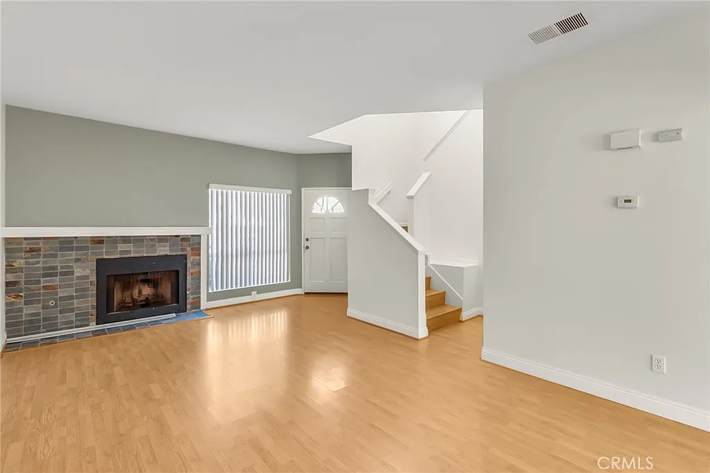 3 bed, 2.5 bath, 1384 sqft, $3,750 — Photo 1