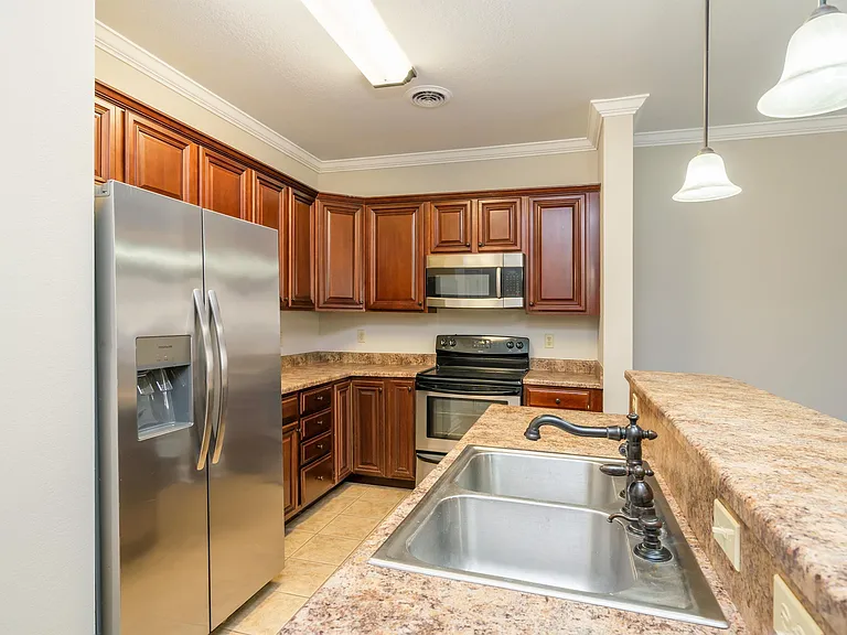 4808 Fountain View Way #H — Photo 9