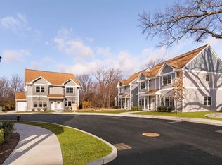 21 Goldfinch Ct, Mattapan, MA 02126