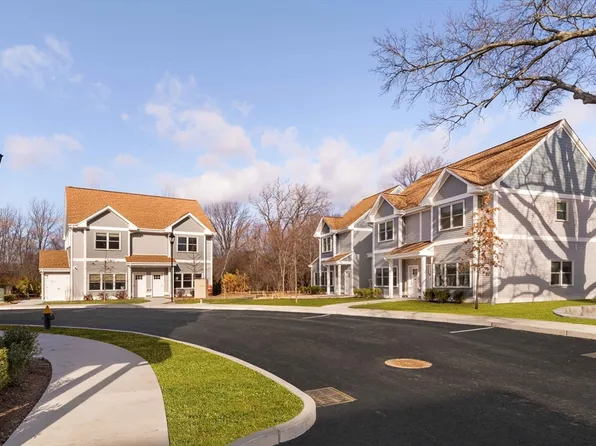 41 Goldfinch Ct, Mattapan, MA 02126