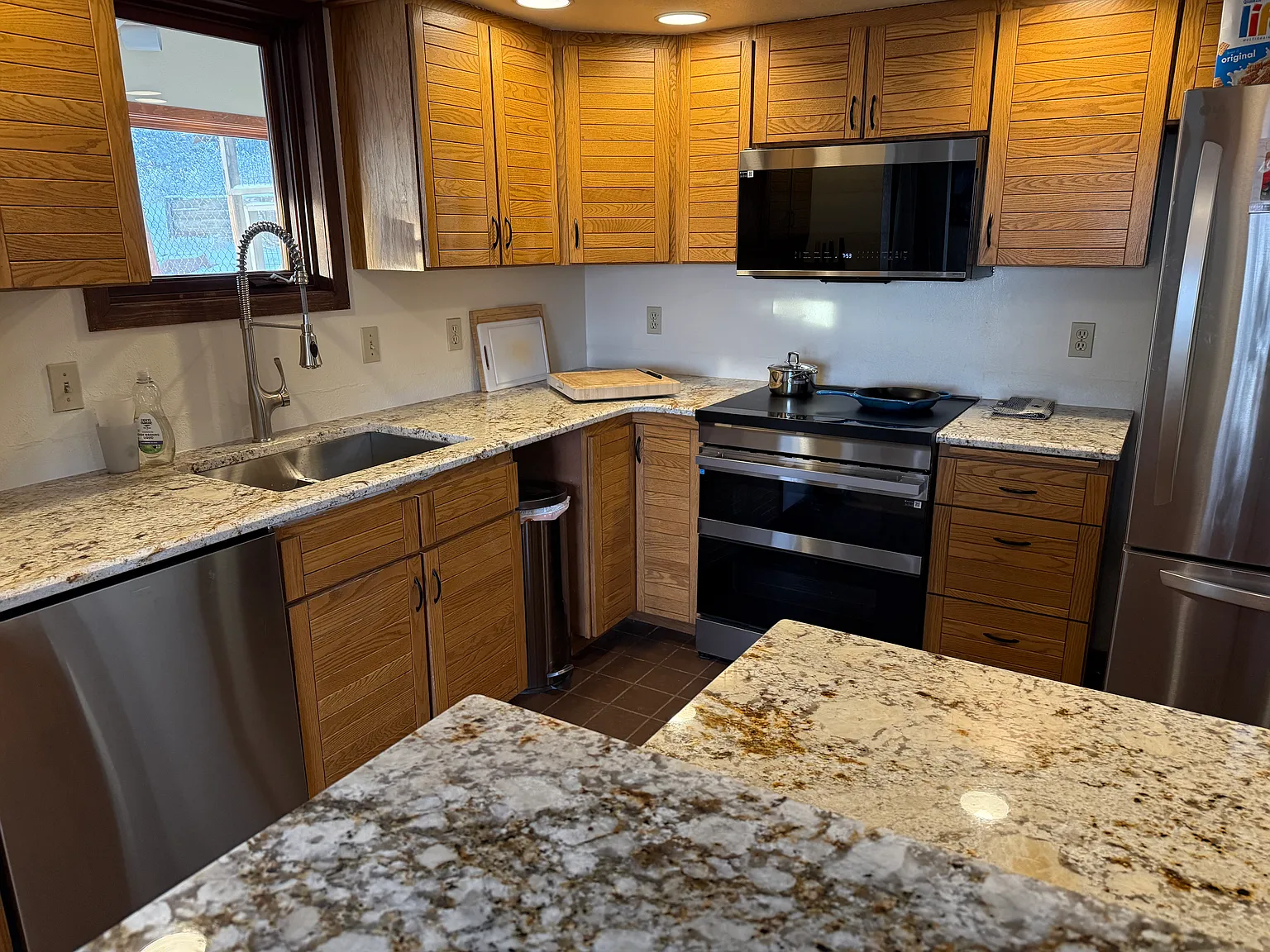 3 bed, 2641 sqft, $4,150 — Photo 3