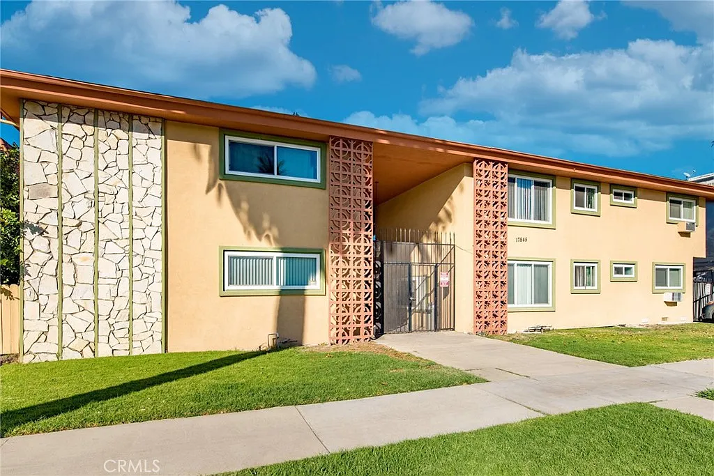 2 bed, 1.0 bath, 800 sqft, $2,100 — Photo 1