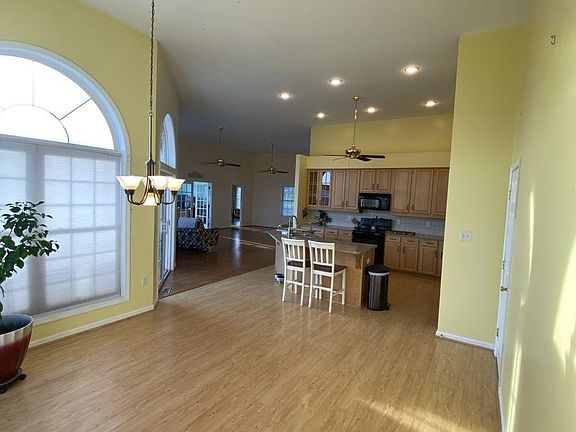 4th image of 334 Manor Hill Dr