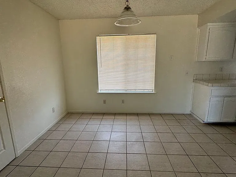 25831 Temple Dr — Photo 8