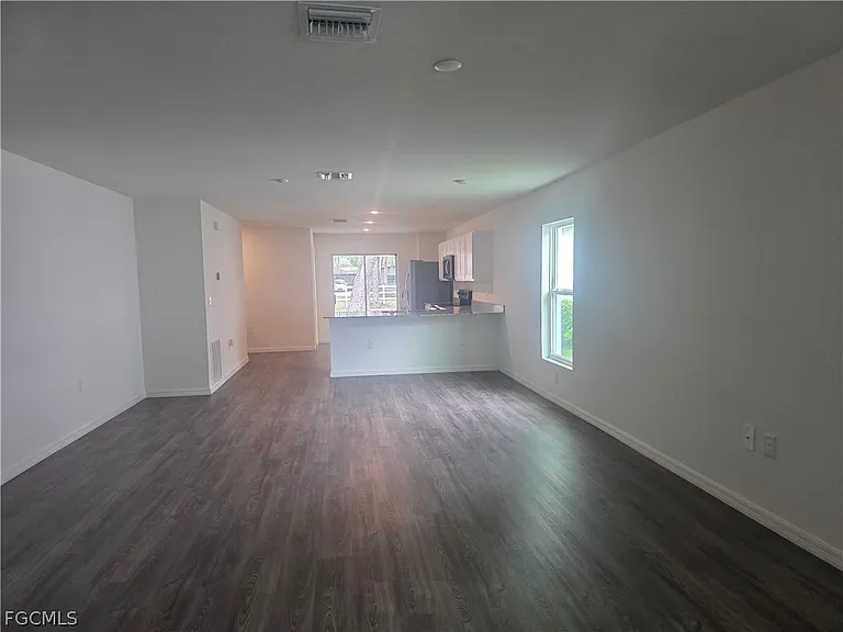 878 Friendship Cir — Photo 3