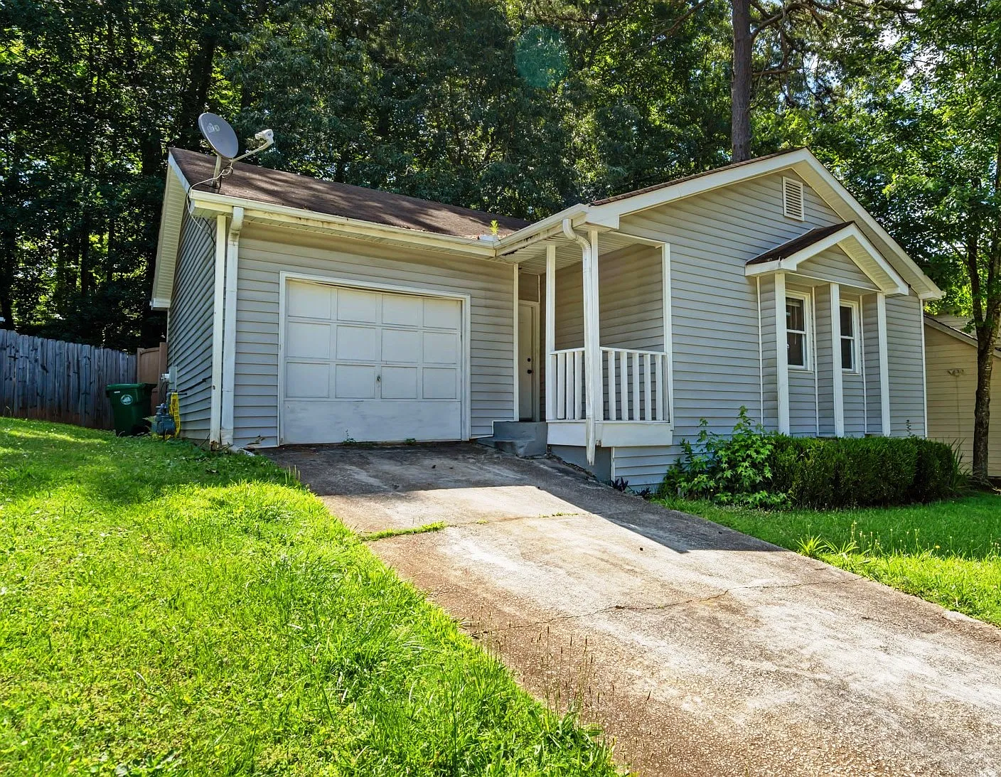 3 bed, 1300 sqft, $1,695 — Photo 1