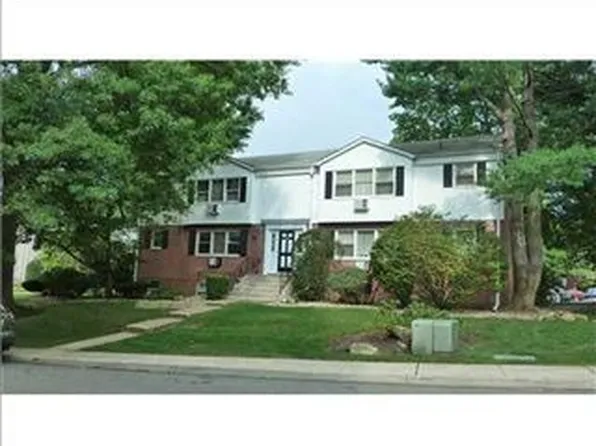 55 Bon Aire Cir, Suffern, NY 10901