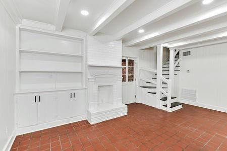 3rd image of 1112 Bourbon St