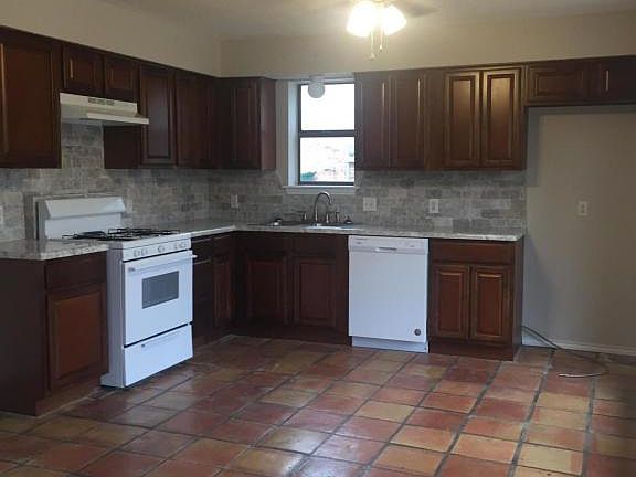 4th image of 3408 E 4th St