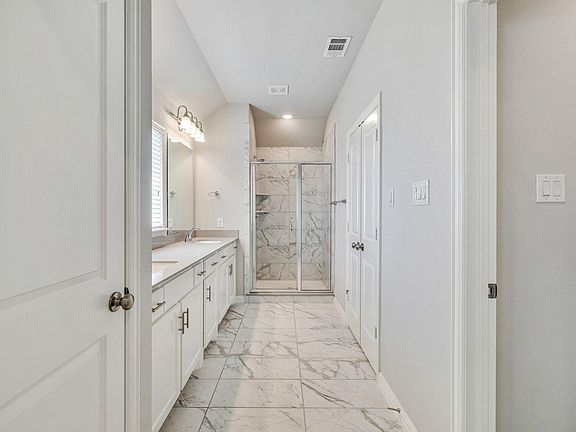2nd image of 3916 Saint Ives Ln