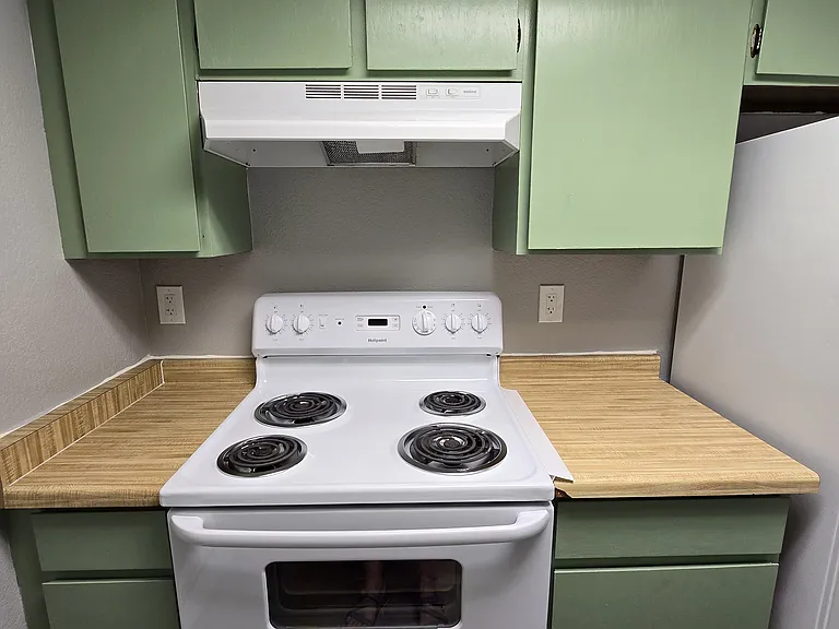1140 Walnut Ave #8 — Photo 11