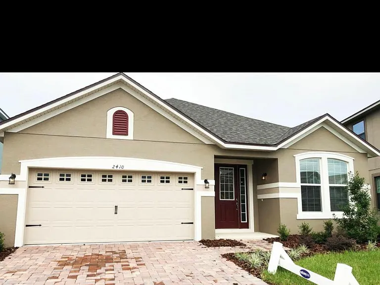 2410 Chateau Loop — Photo 1