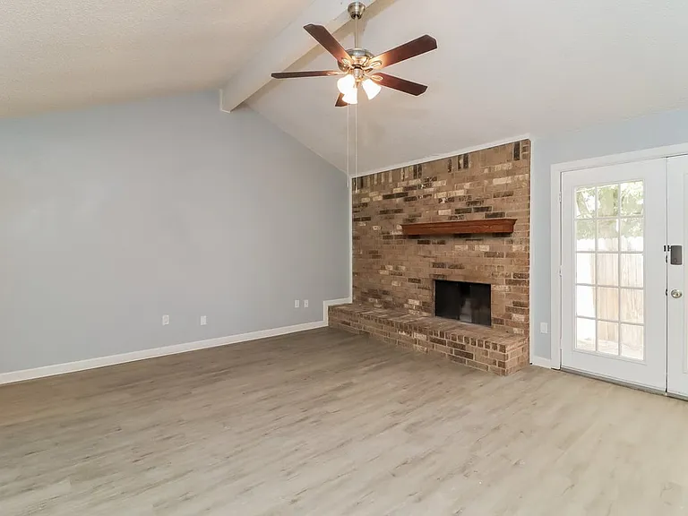 6001 Old Mill Ct — Photo 4