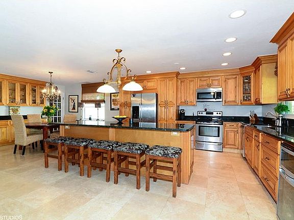 3rd image of 8439 Flagstone Dr