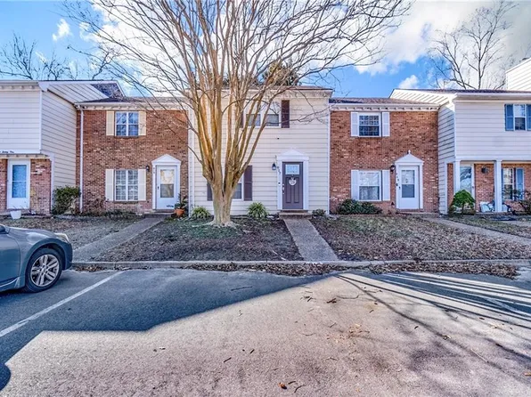 917 Captains Ct, Chesapeake, VA 23320