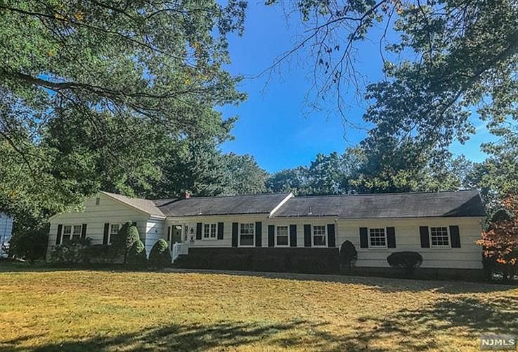 1st image of 408 Woodbury Dr