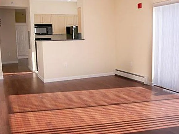 Cloverleaf Apartments — Photo 7