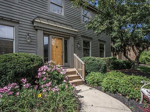 3rd image of 8185 Lake Bluff Ct