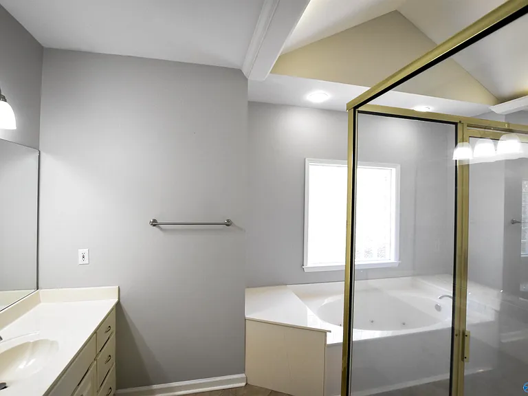 118 Canterbury Dr — Photo 10