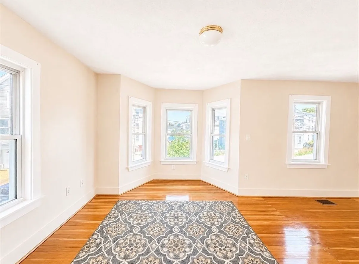 4 bed, 1200 sqft, $3,300 — Photo 3