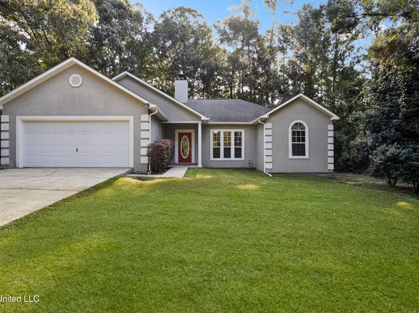 8804 Boxwood Ln, Gautier, MS 39553