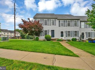 712 Knoll Dr, Mount Joy, PA 17552