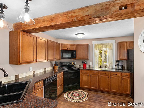 2nd image of 7367 Wilkinson Dr NE