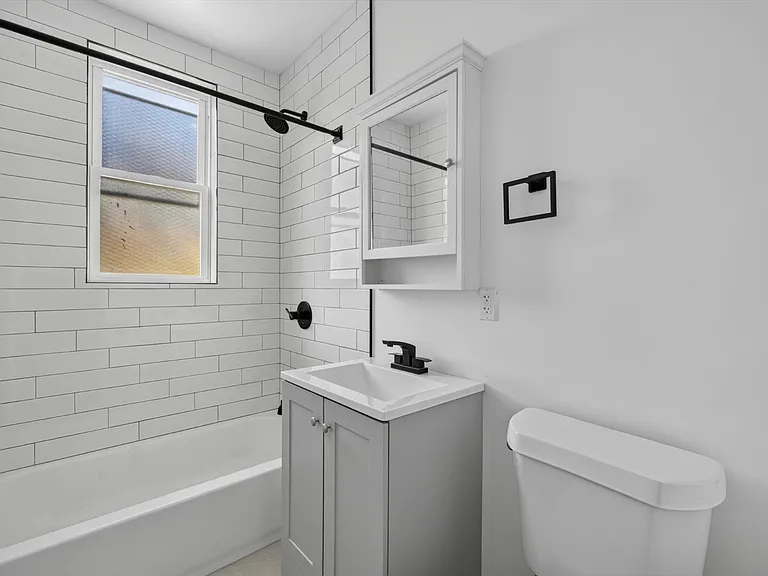 1140 Ashland St #3 — Photo 13