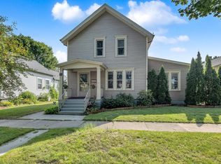 853 N 15th St, Manitowoc, WI 54220