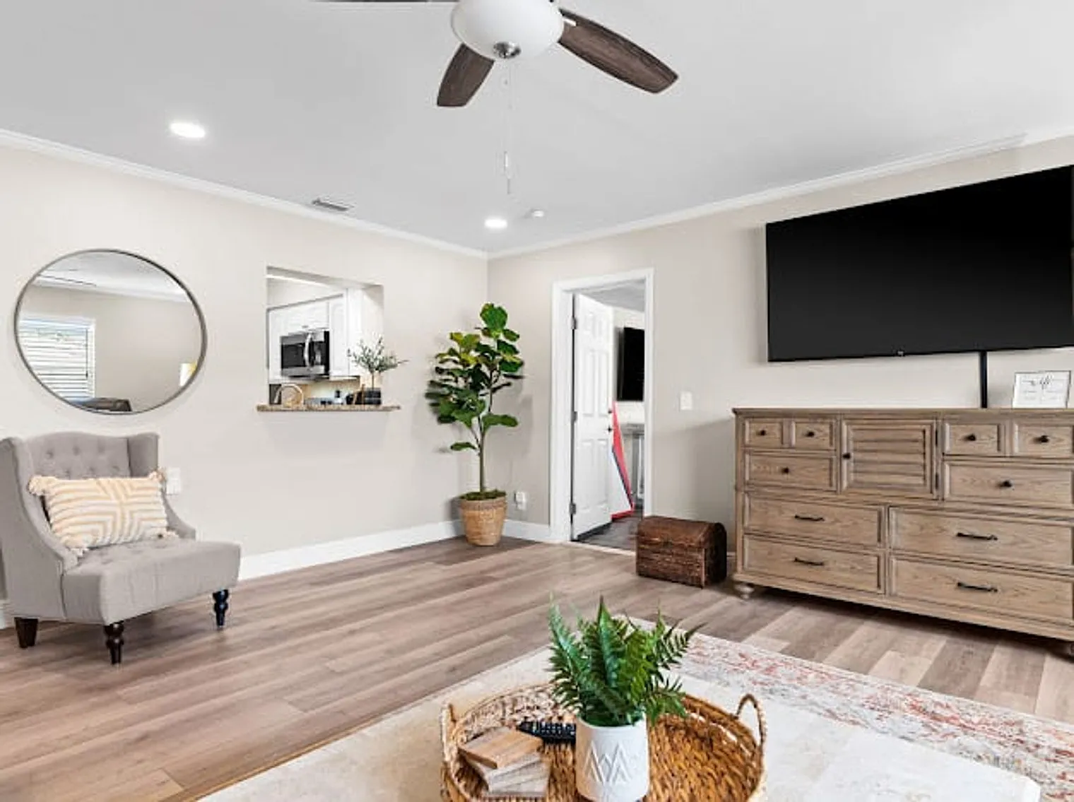 3 bed, 2.0 bath, 2217 sqft, $5,337 — Photo 3