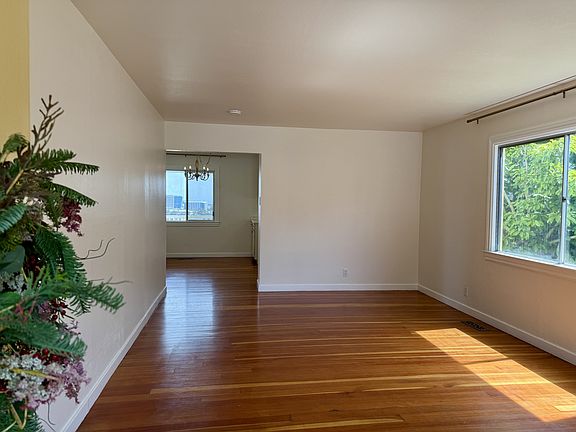 4th image of 676 Spruce Ave