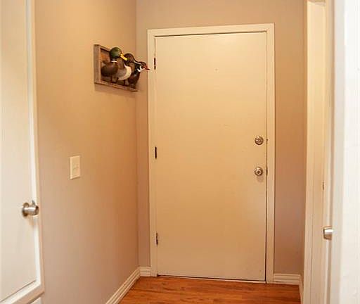 4th image of 805 W 10th St