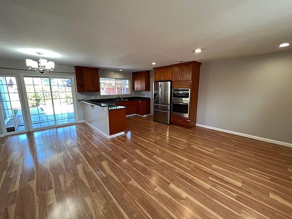 3rd image of 1515 Hillsdale Ave