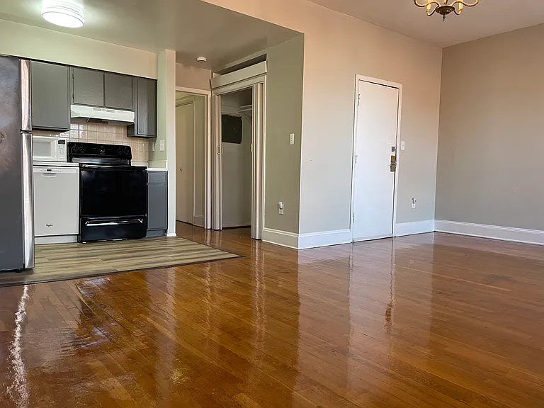 802 Cathedral St #5 — Photo 2
