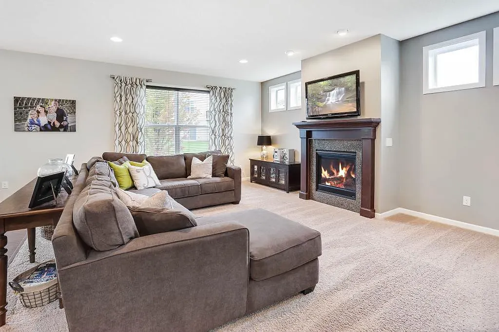 4 bed, 2439 sqft, $3,700 — Photo 4