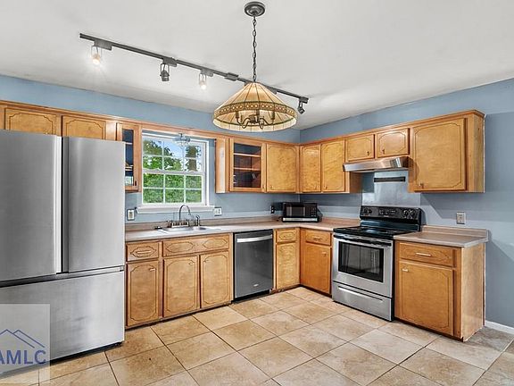 5th image of 15 Laurel Dr
